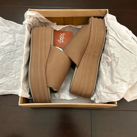 Free people harbor platform sandals in Fawn grey size 37 (size 7) - Picture 2 of 6